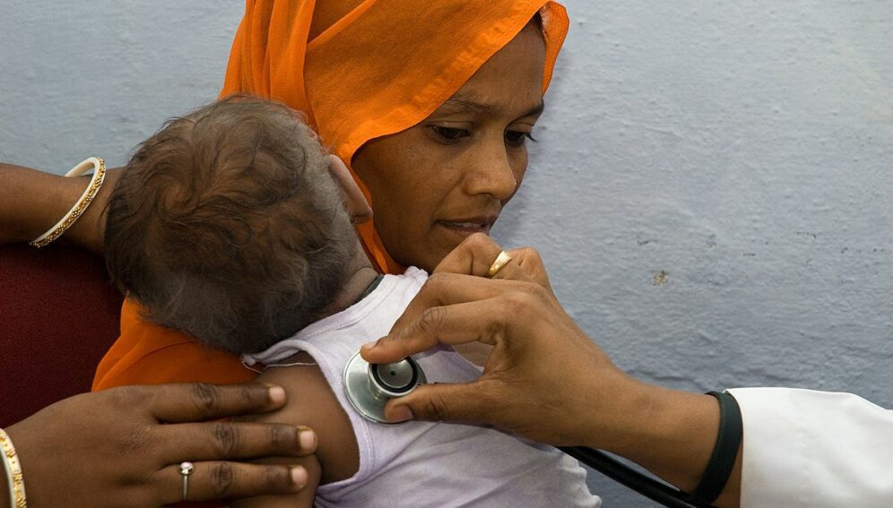 1200px-Tuberculosis_checkup_for_child_India_2009