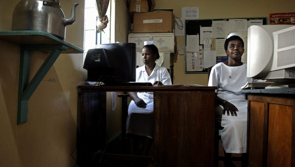 Nurses using computers_Sven Torfinn_Panos