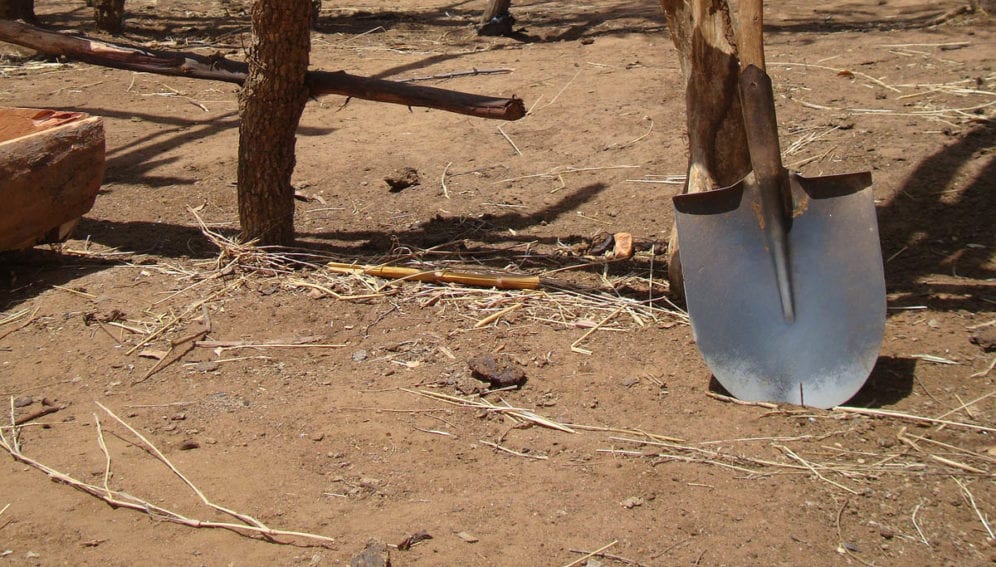 Shovel_Opinion_Funes-Monzote