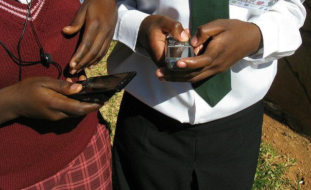 StudentsMobilePhone_Zambia_Flickr_mLearningAfrica_640x391