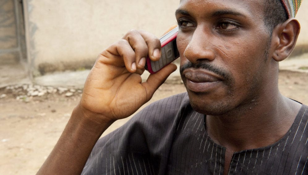 IsmailMobilePhone_Takuti_Niger_Flickr_WorldBankPhotoCollection_4256x2832
