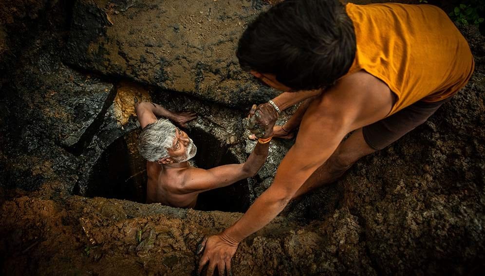 Workers risk lives to empty toilets - MAIN