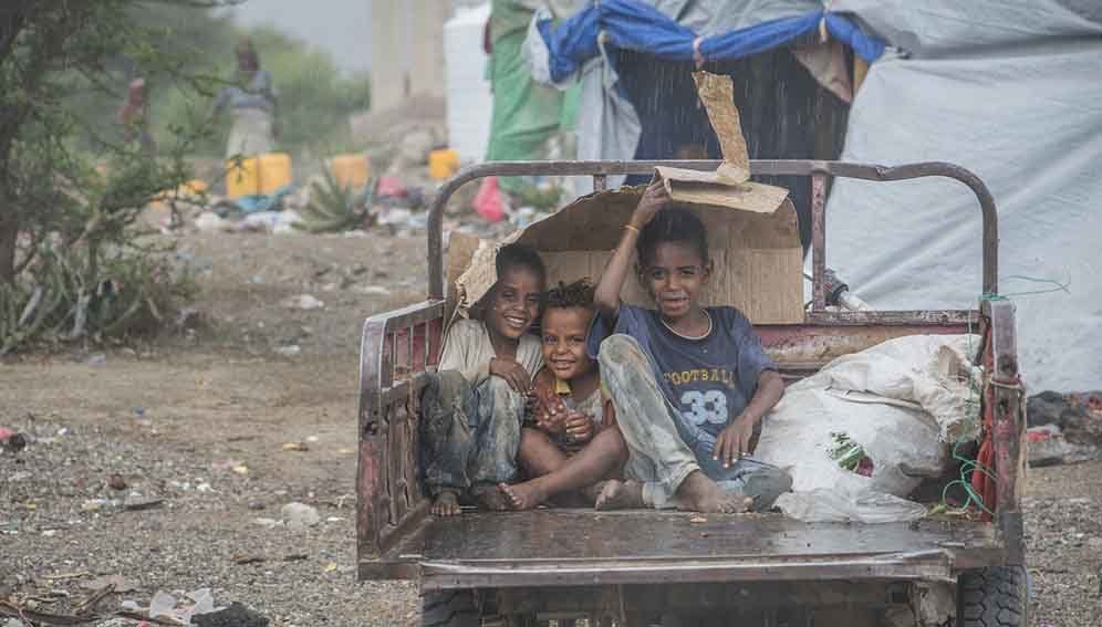 Yemeni kids - play - MAIN2