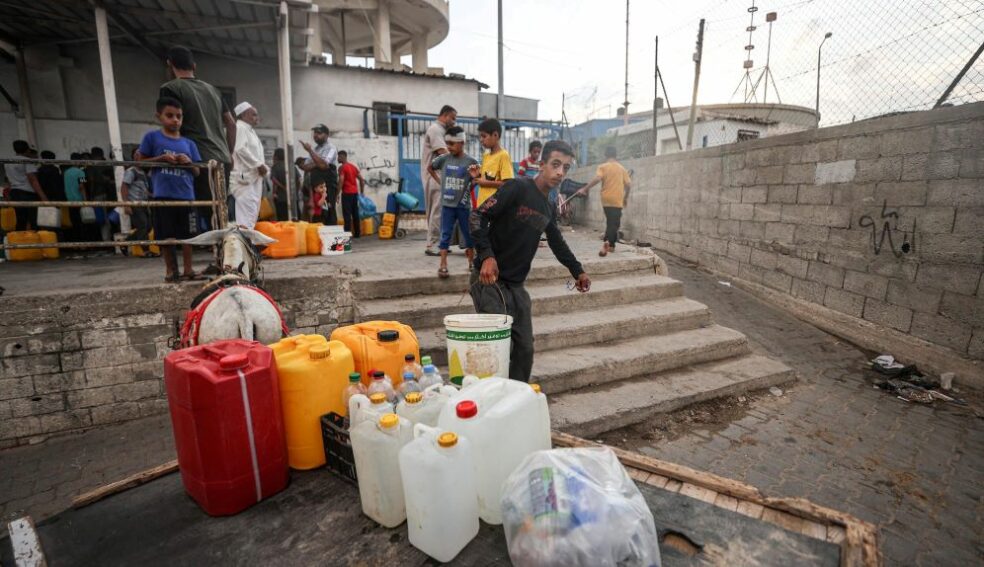 Gazans line up to get water from water tanks after interruption of water supplies.