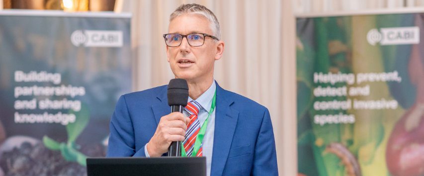 CABI CEO Daniel Elger speaking at Nairobi ILM event. Copyright Sanch Photography 2023.