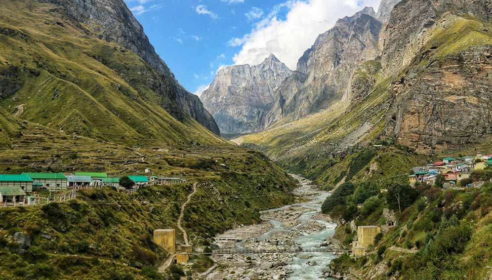 Mana town India - Photo by nithin ajayan: https://www.pexels.com/photo/the-last-indian-village-mana-17935048/