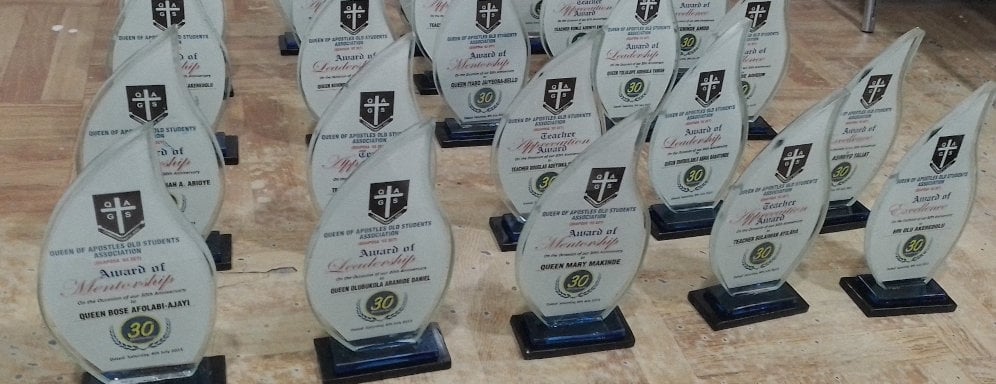 Waste glasses transformed to plaques