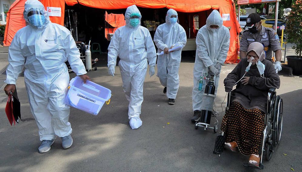 Evacuation of a covid-19 patient