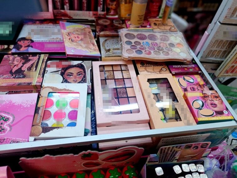 Eye shadows are another product where dangerous accumulations of potentially hazardous minerals have been detected, especially among the lower-priced ones. Image credit: Aleida Rueda.