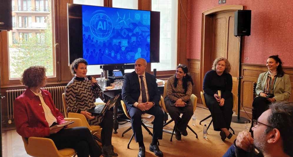 amilia Venturini (second from left), co-executive director of Derechos Digitales, explaining plans to make AI more focused on Latin American needs and gender inclusive. Copyright: Press/Derechos Digitales.org